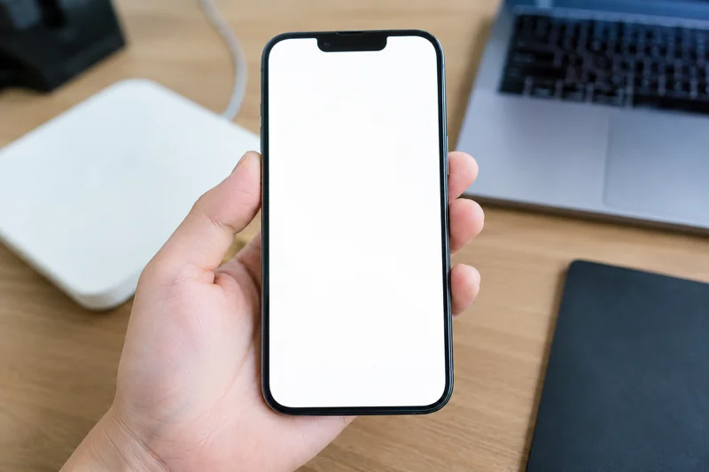 iPhone 13 白屏與螢幕閃爍示意圖